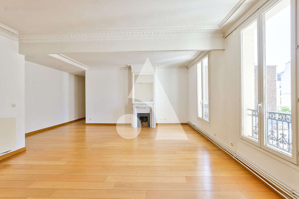Appartement à PARIS-16E