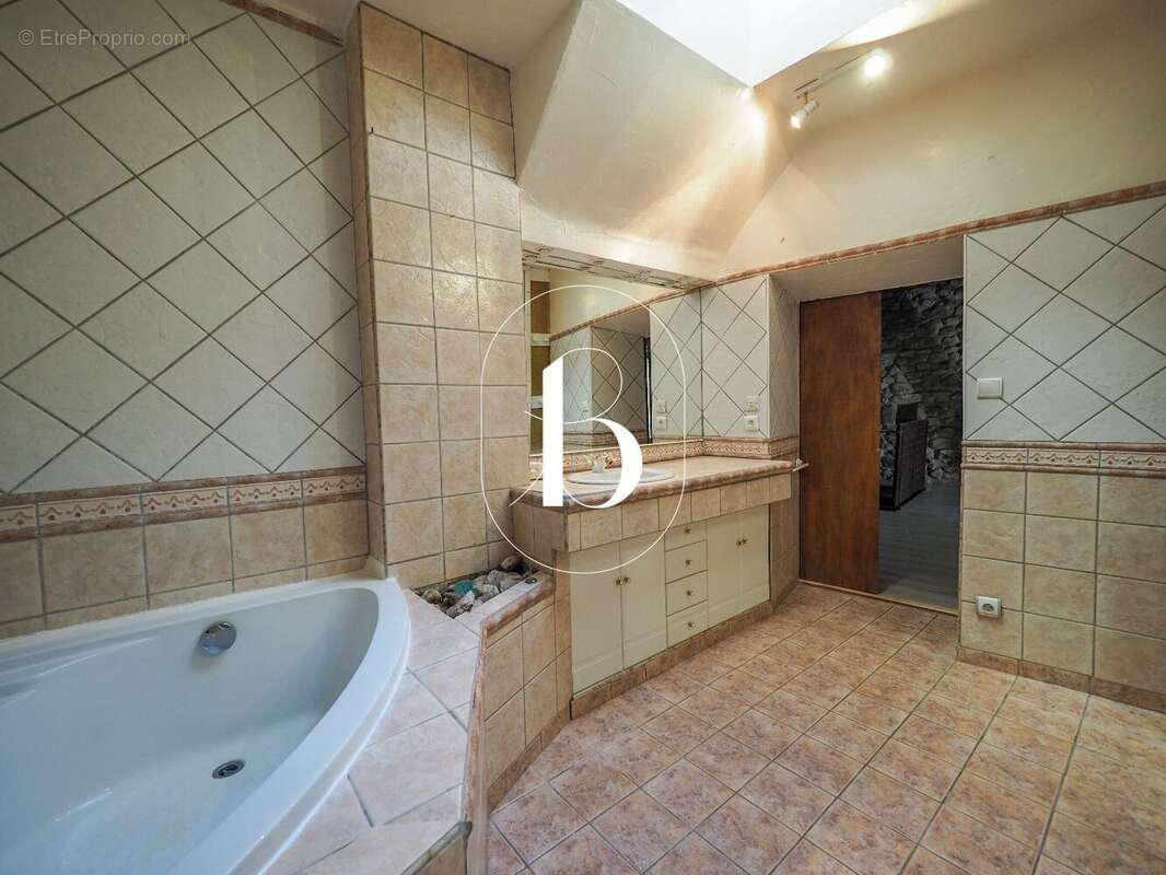 Maison à MOLIERES-SUR-CEZE