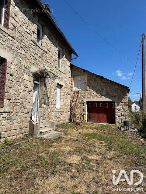 Maison 190 m² à Saint-Priest-De-Gimel  - photo 3