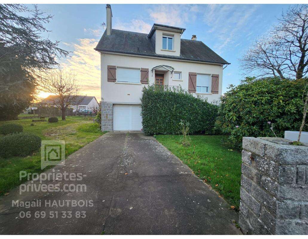 Maison à SAINT-HILAIRE-DU-HARCOUET