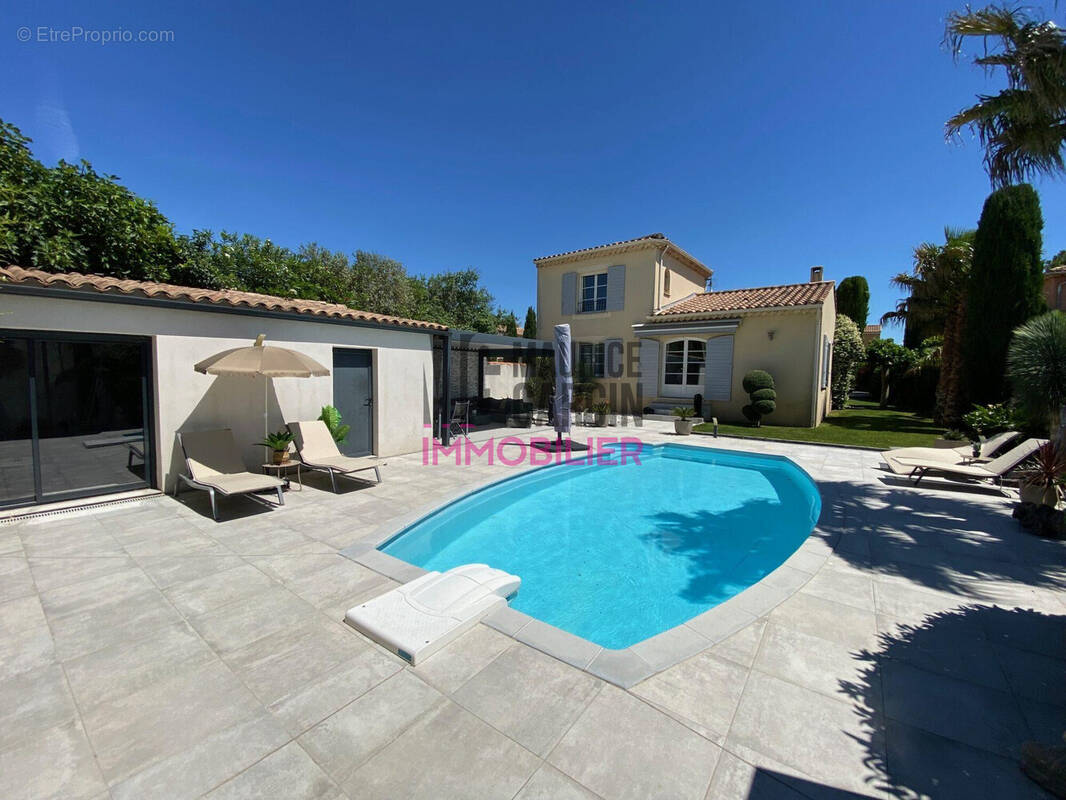 Maison à ENTRAIGUES-SUR-LA-SORGUE