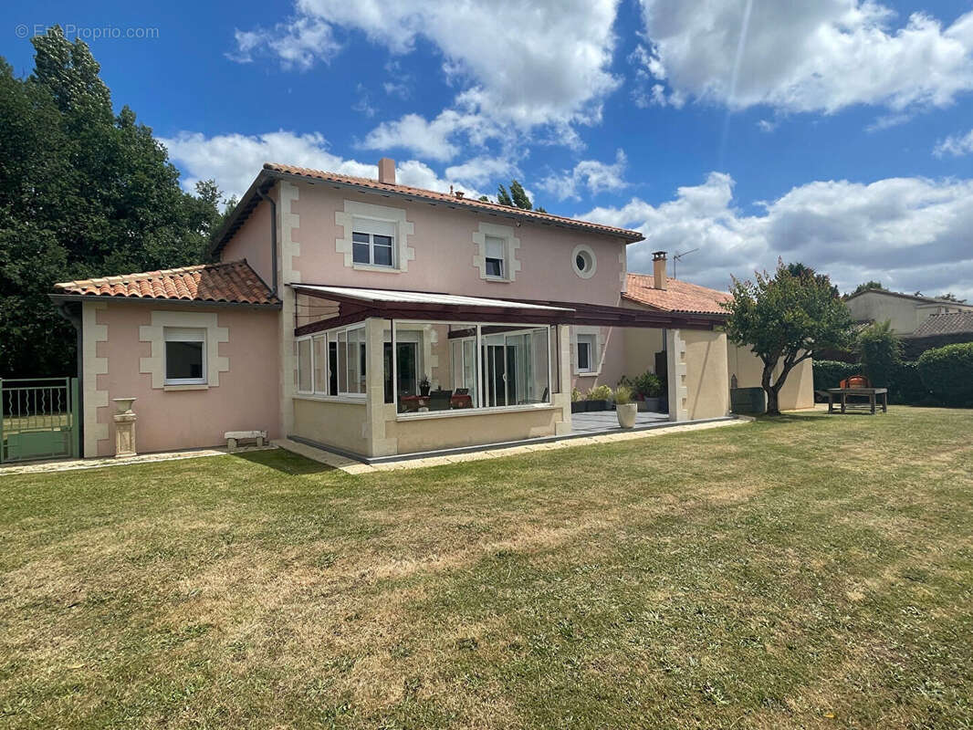Maison à NOUAILLE-MAUPERTUIS