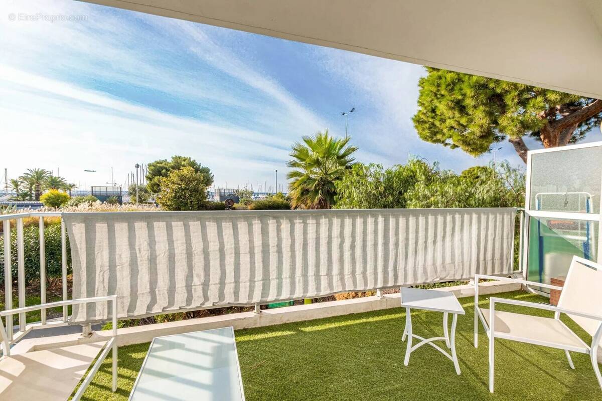 Appartement à SAINT-LAURENT-DU-VAR