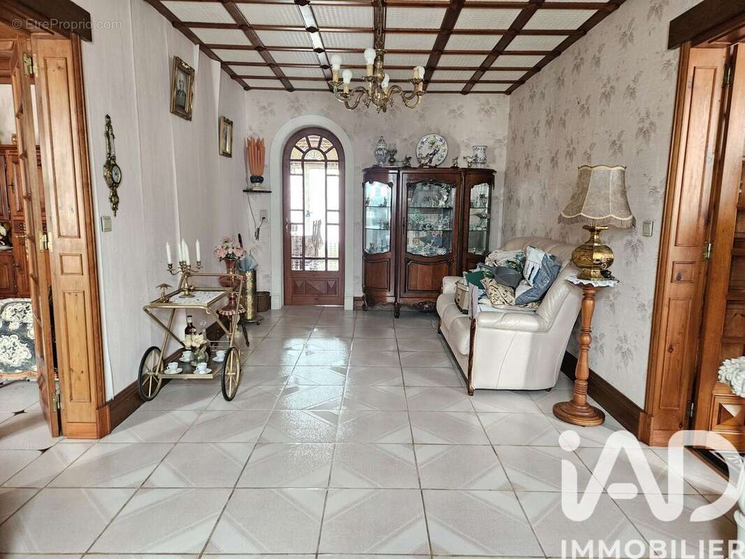 Maison 265 m² à Berneuil  - photo 2