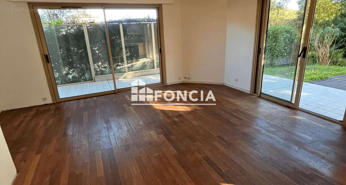 Appartement à MANDELIEU-LA-NAPOULE