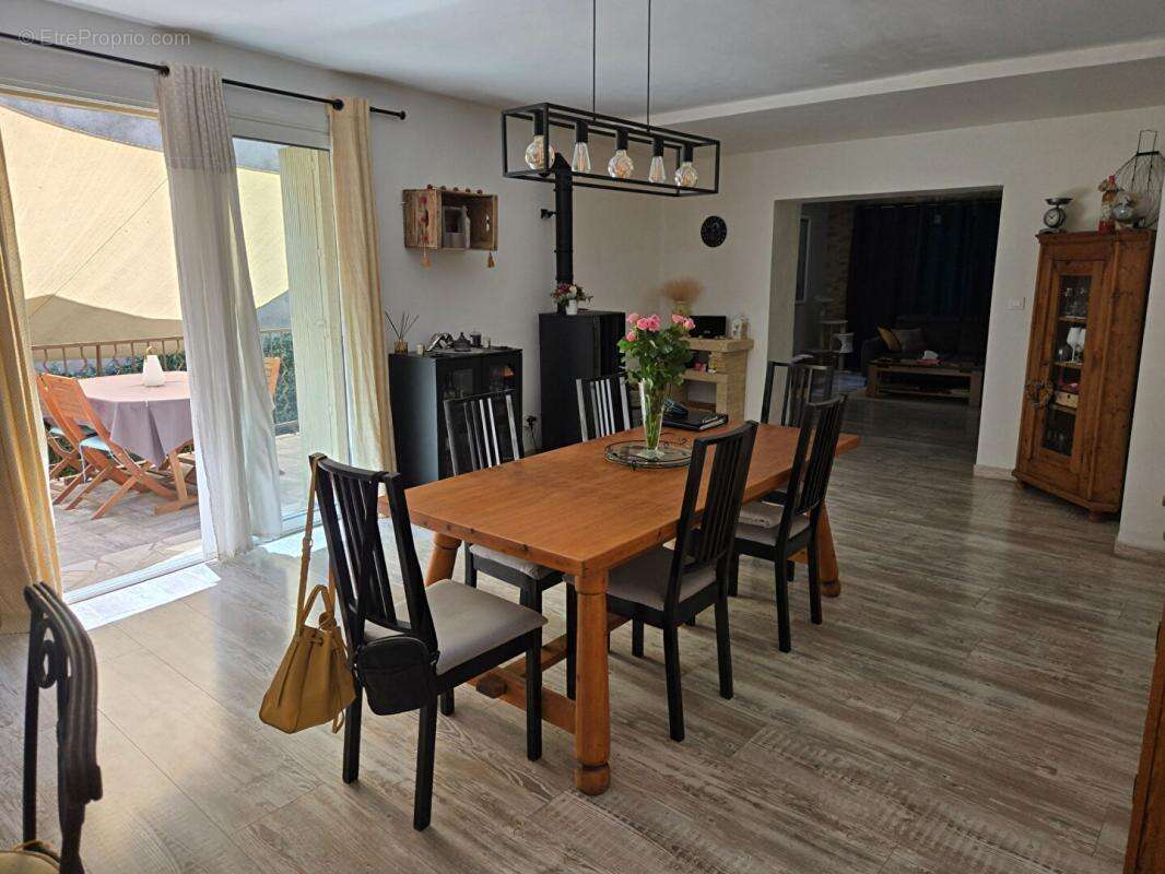 Quissac, Maison  7 pièce(s) 154 m2 sur 292 M2 de terrain - photo 2