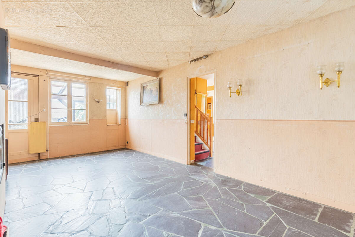 Maison à VERRIERES-LE-BUISSON