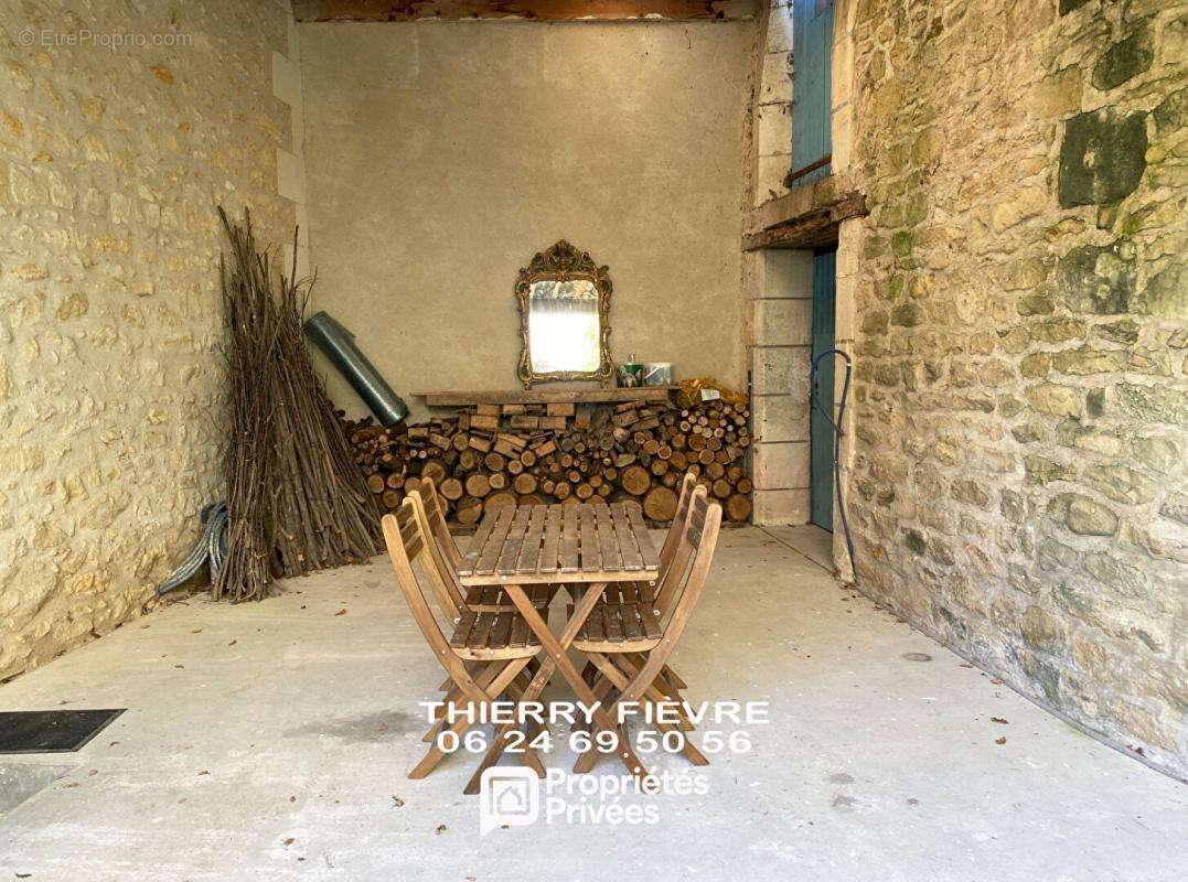 Maison à VILLAINES-LES-ROCHERS