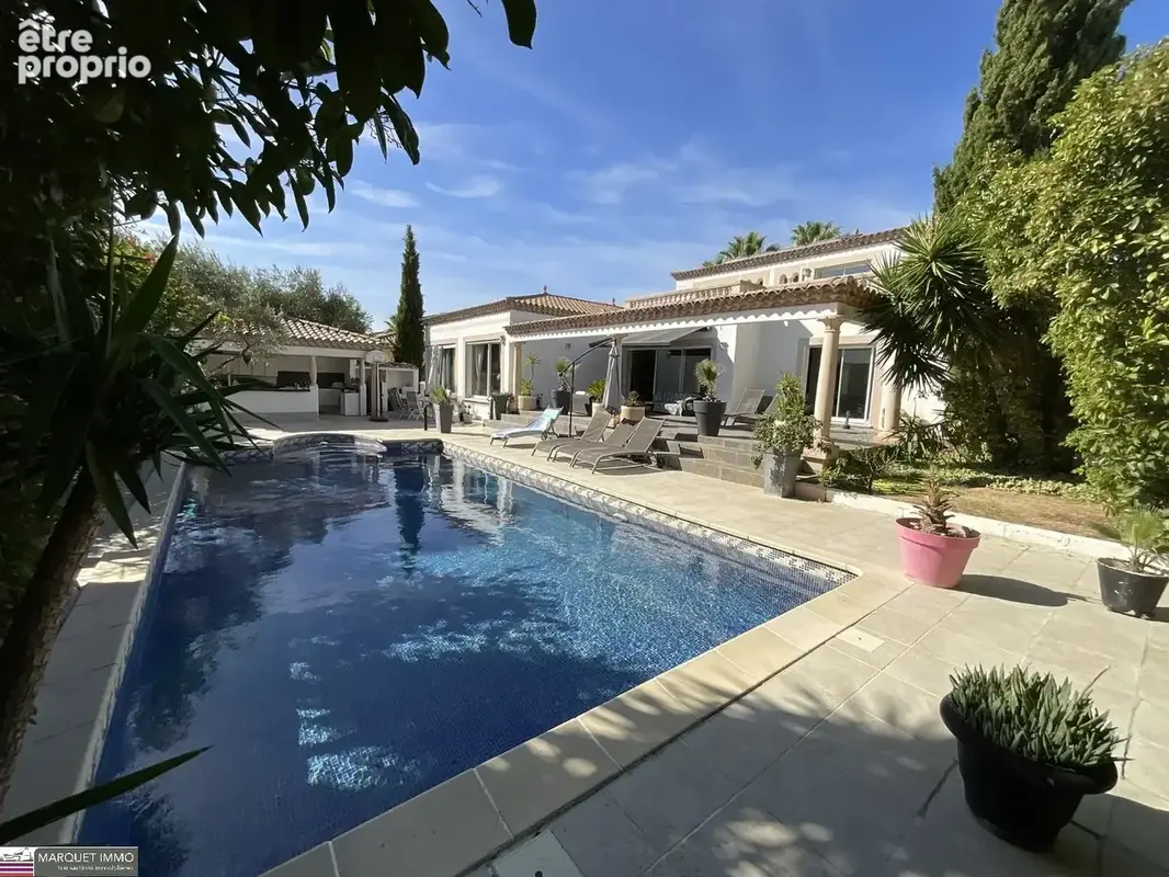 Coup de cur assuré pour cette superbe villa d'architecte T6 offrant 214 m² sur 902 m² de terrain clos paysagé et intimiste... - photo 8
