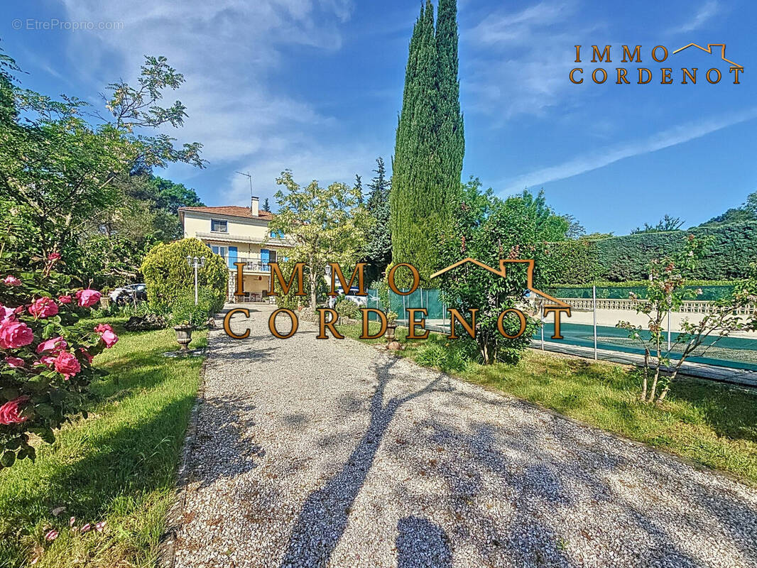 Maison à BESSE-SUR-ISSOLE