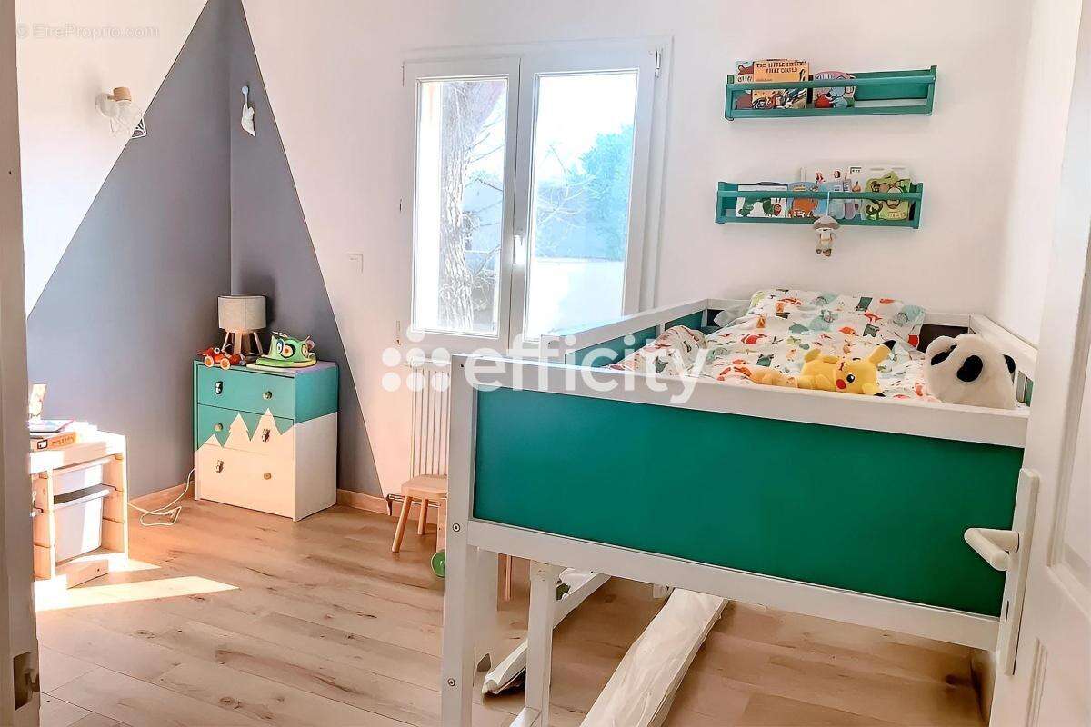 Maison 144 m² à Aigre  - photo 8