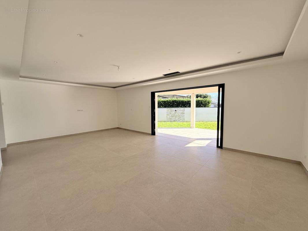 Maison à LA VILLE-DIEU-DU-TEMPLE