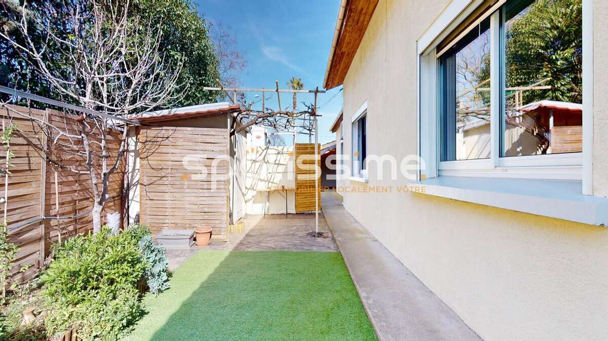 Maison de plain-pied 94 m² avec garage et jardin arboré  Quartier Mairie à Agde - photo 4