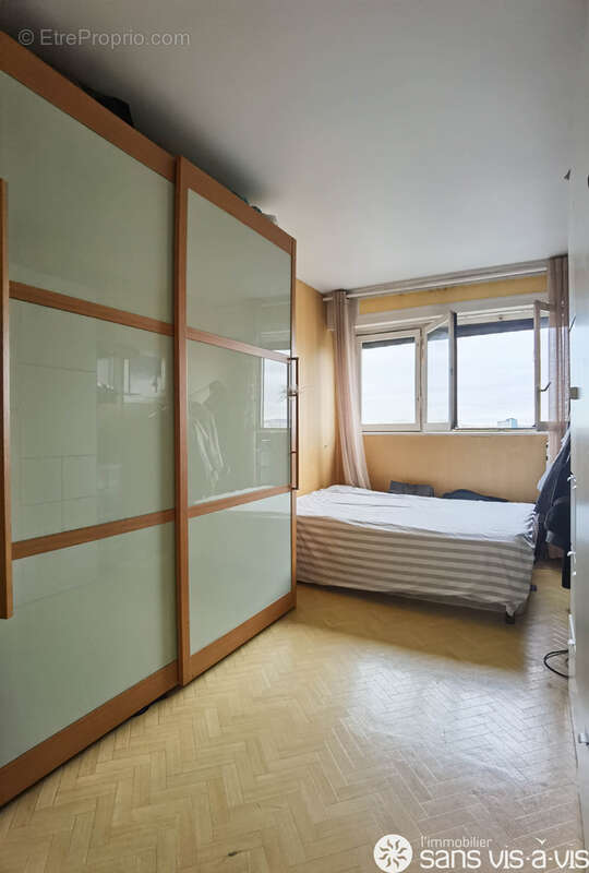 Appartement à COURBEVOIE