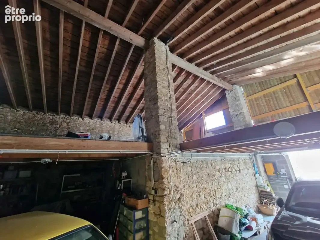 Belle rénovation pour cette maison en pierre avec psicine et dépendances sur terrain de 9343m2 - photo 11