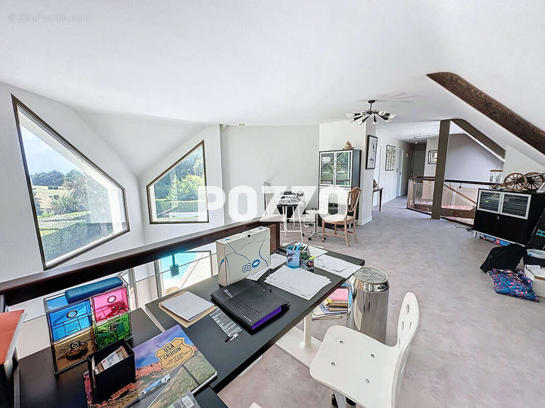 A Vendre - AVRANCHES - Maison 7 pièce(s) 300 m² - Parc paysager - Piscine - Garage - photo 15