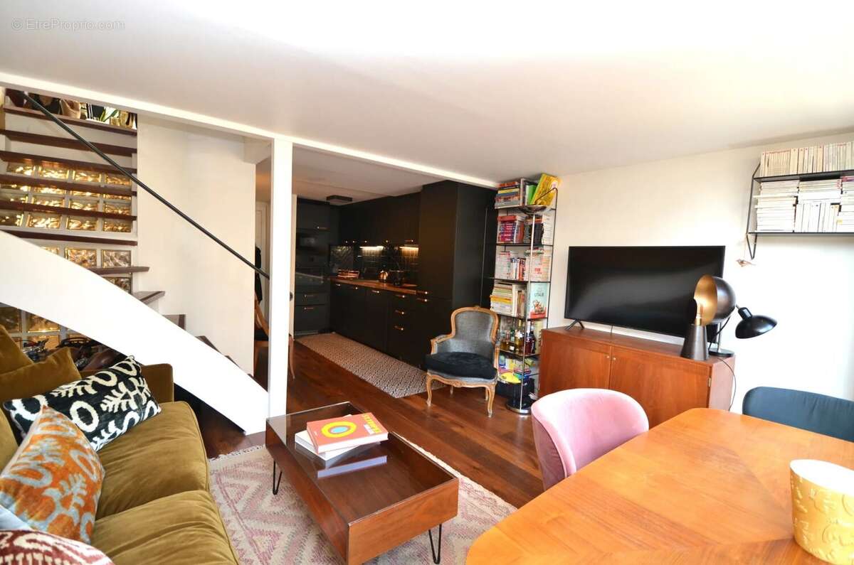 Appartement à PARIS-16E