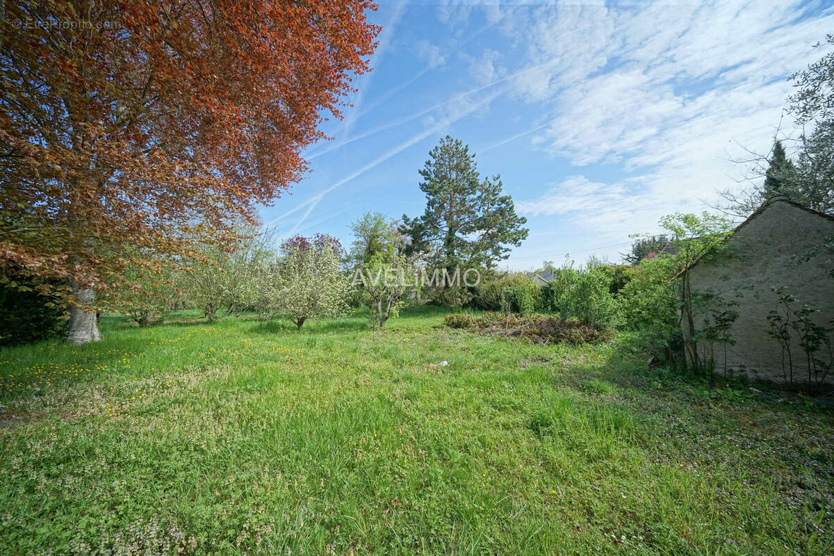 Maison à LA QUEUE-LES-YVELINES
