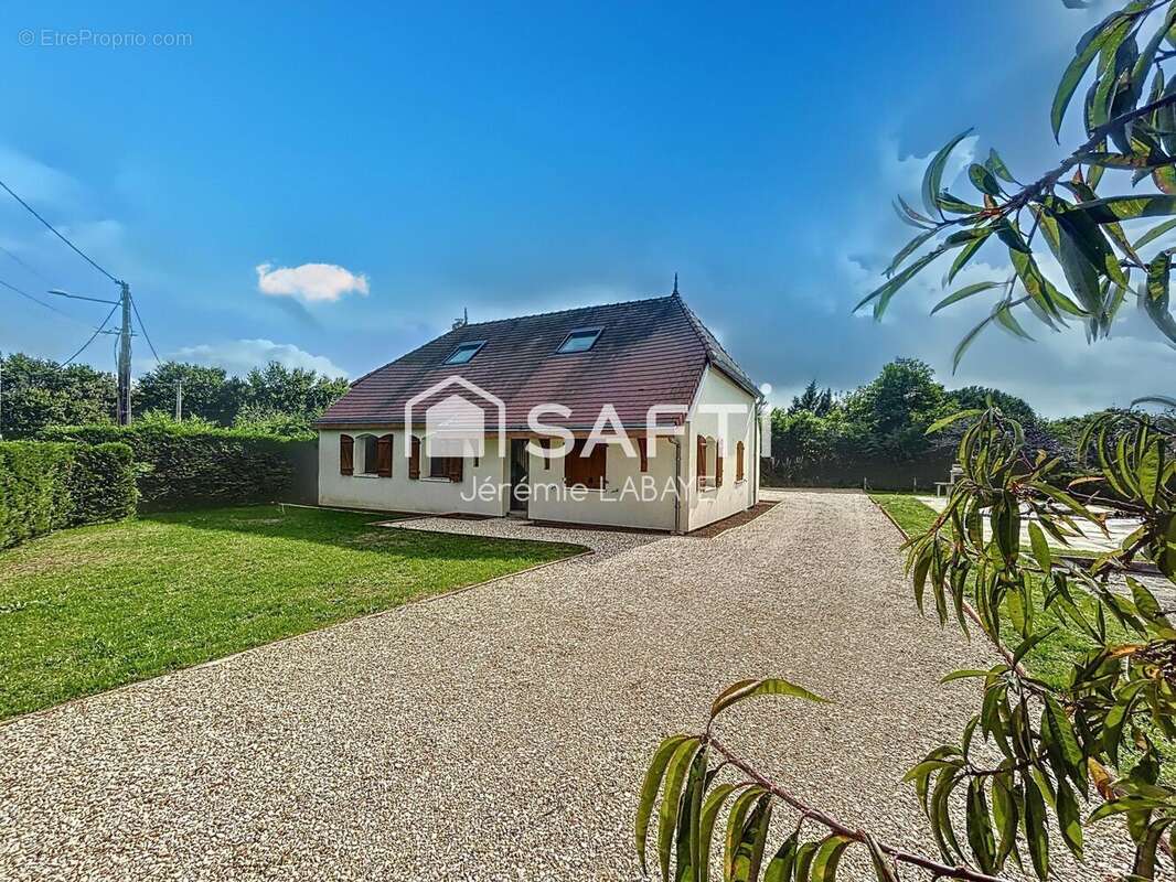 Photo 2 - Maison à LE PONT-CHRETIEN-CHABENET