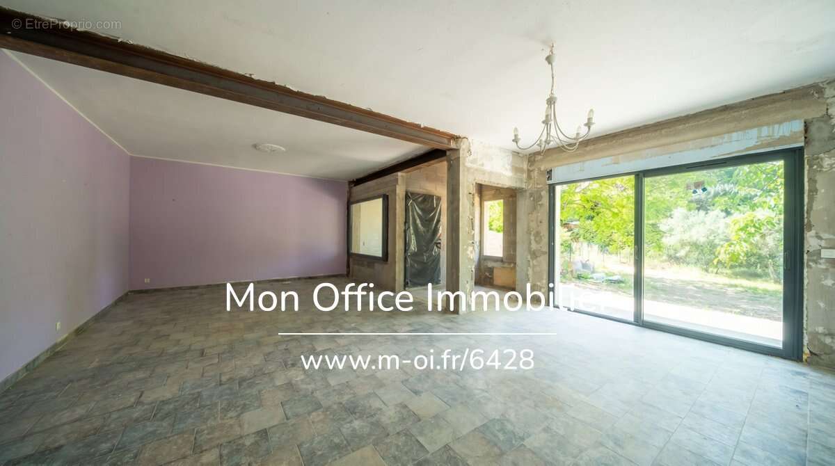 Maison à VENTABREN