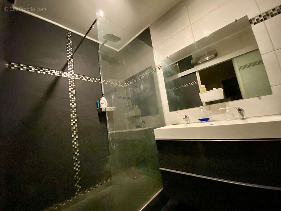 Appartement à SARTROUVILLE