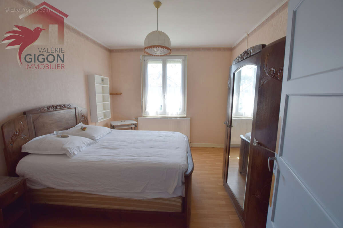 Maison à VIEUX-CHARMONT