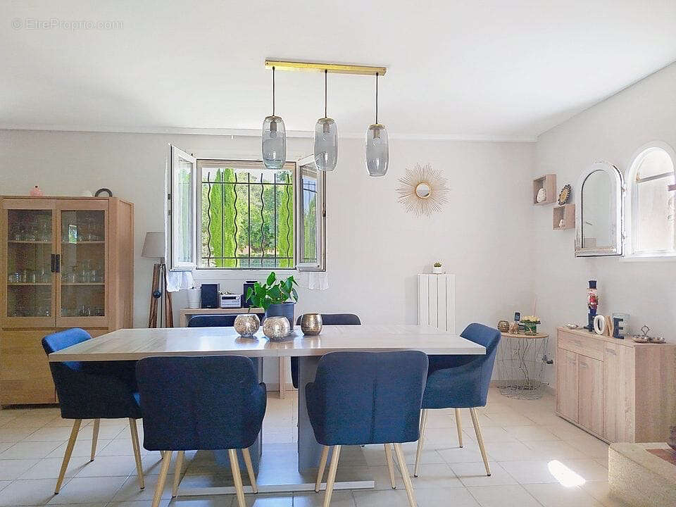 Maison à REGUSSE