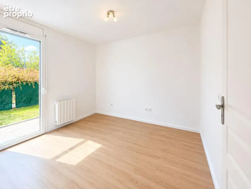 Appartement À Vendre 3 pièces au centre de Bussy Saint Georges proche gare RER A! - photo 7