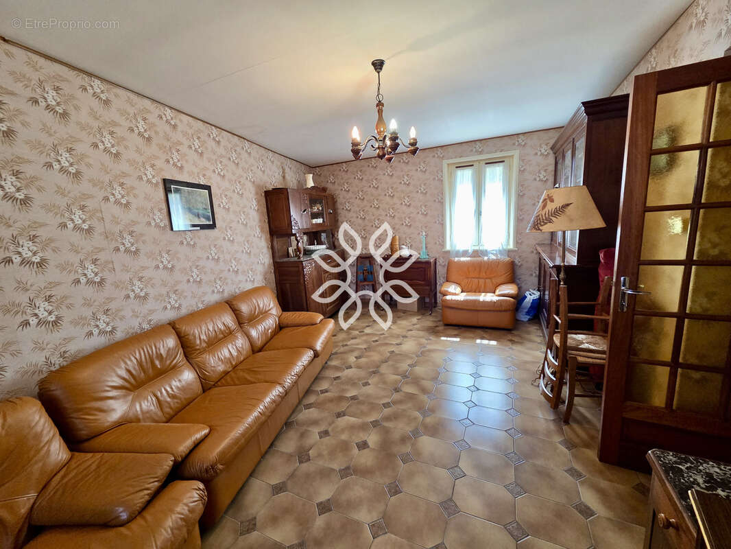 Maison de Village avec dépendances - photo 7