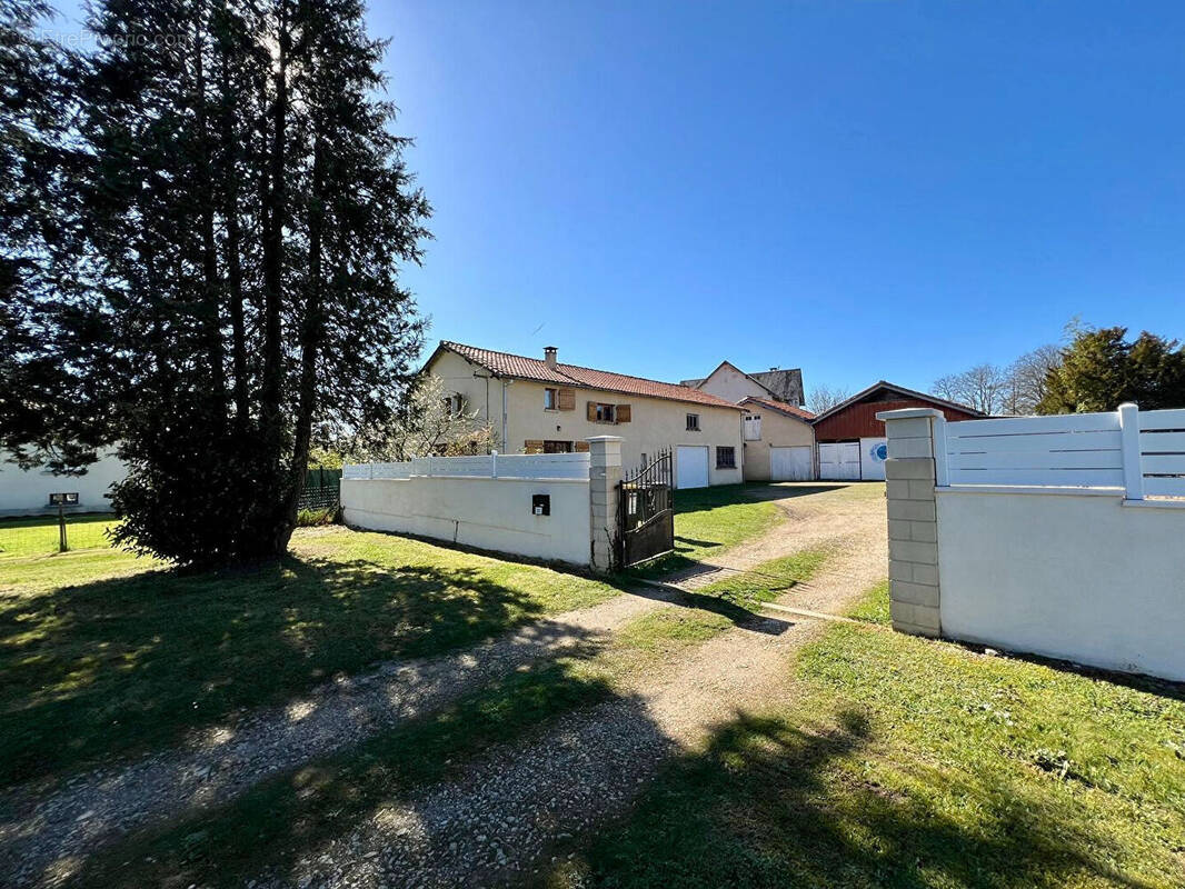 Maison à SAINT-SAUVANT