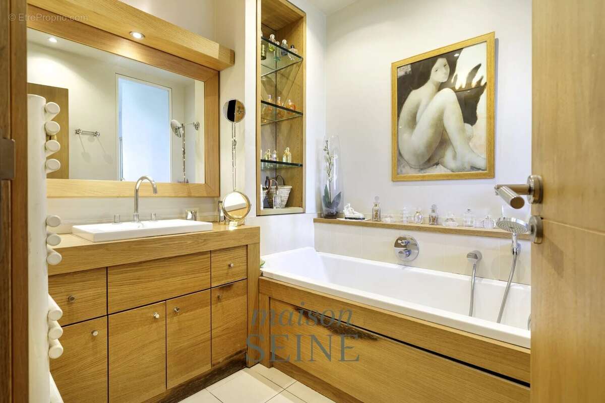 Appartement à NEUILLY-SUR-SEINE