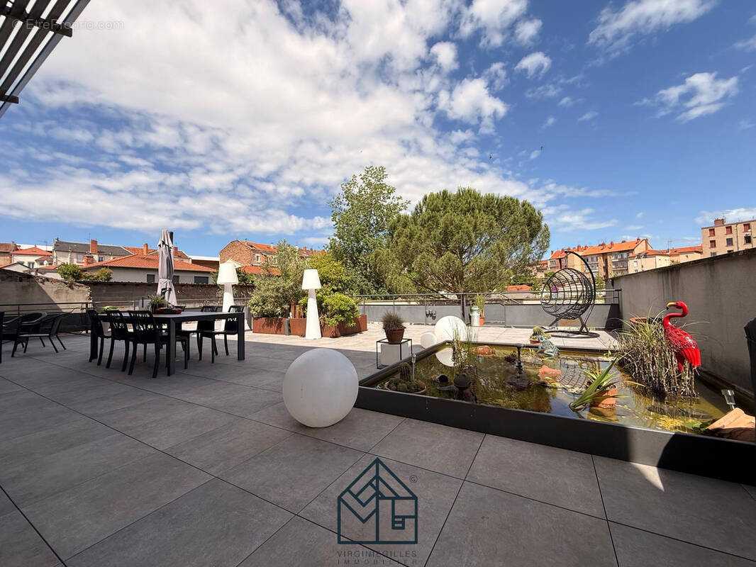 Appartement spacieux avec immense terrasse, centre ville, au calme - photo 2