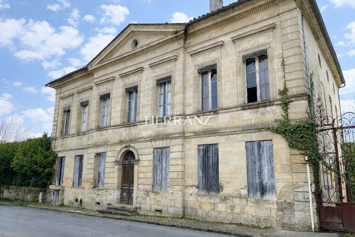 Ensemble immobilier en pierre du début du XIXe siècle avec fort potentiel d'aménagement - photo 6