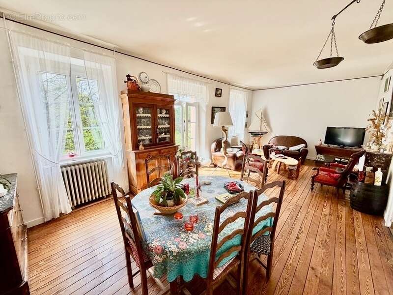 Maison à CLEDEN-POHER