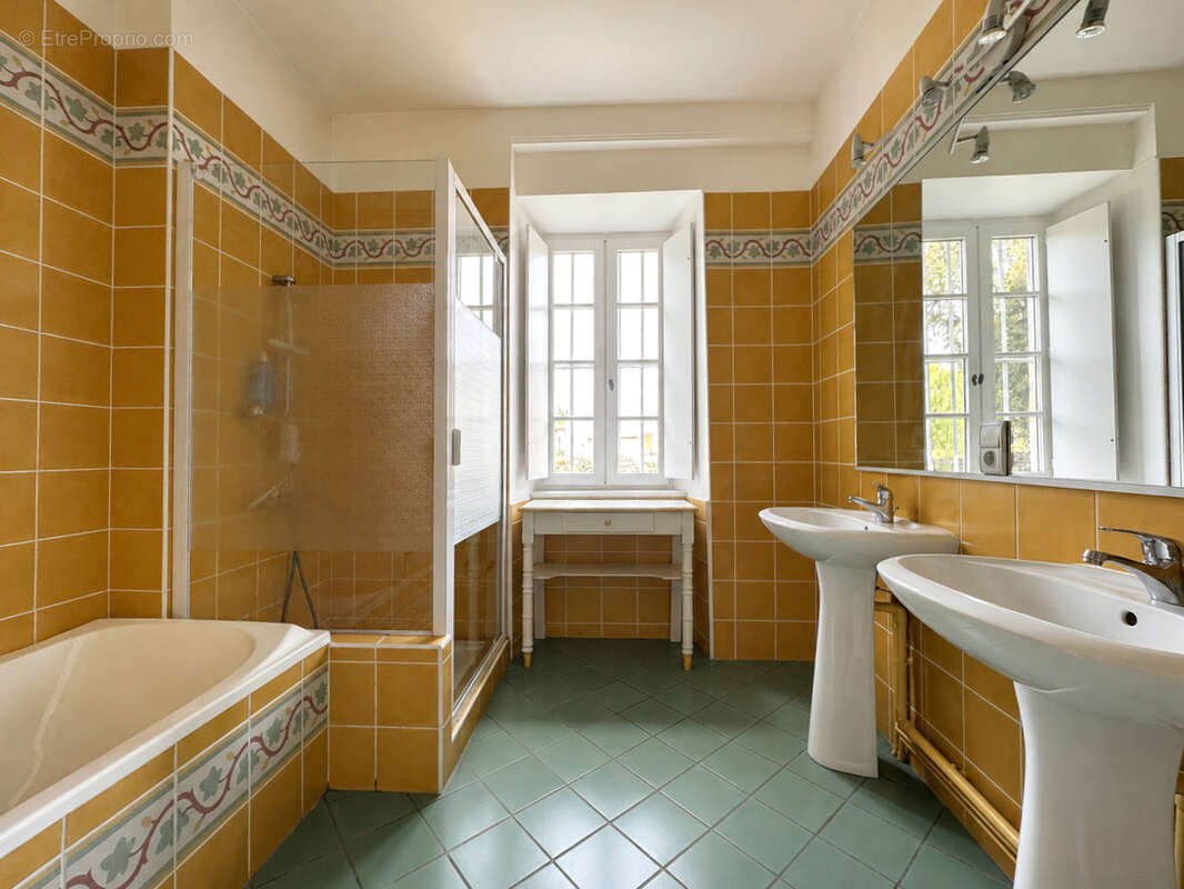 Propriété avec dépendances à Saint Saturnin - photo 11