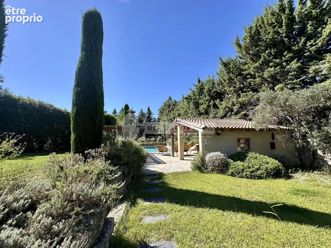 Fontvieille - Maison familiale 5 chambres sur parcelle de 1850m2 - photo 3