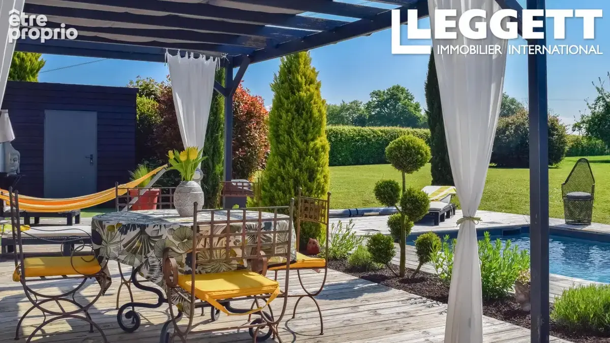 Propriété d’Exception en France, Deux Longères, Piscine, Spa & Potentiel Commercial - photo 6