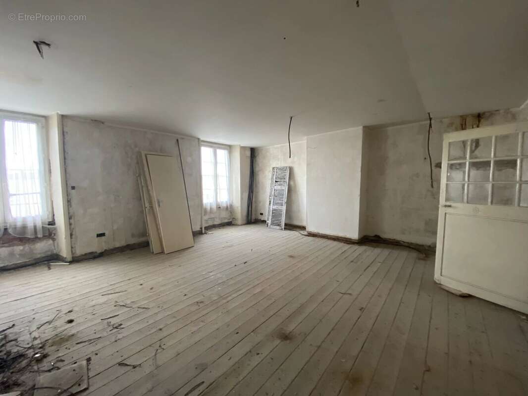 Jolie maison de ville à finir de rénover dans le centre du Dorat - photo 14