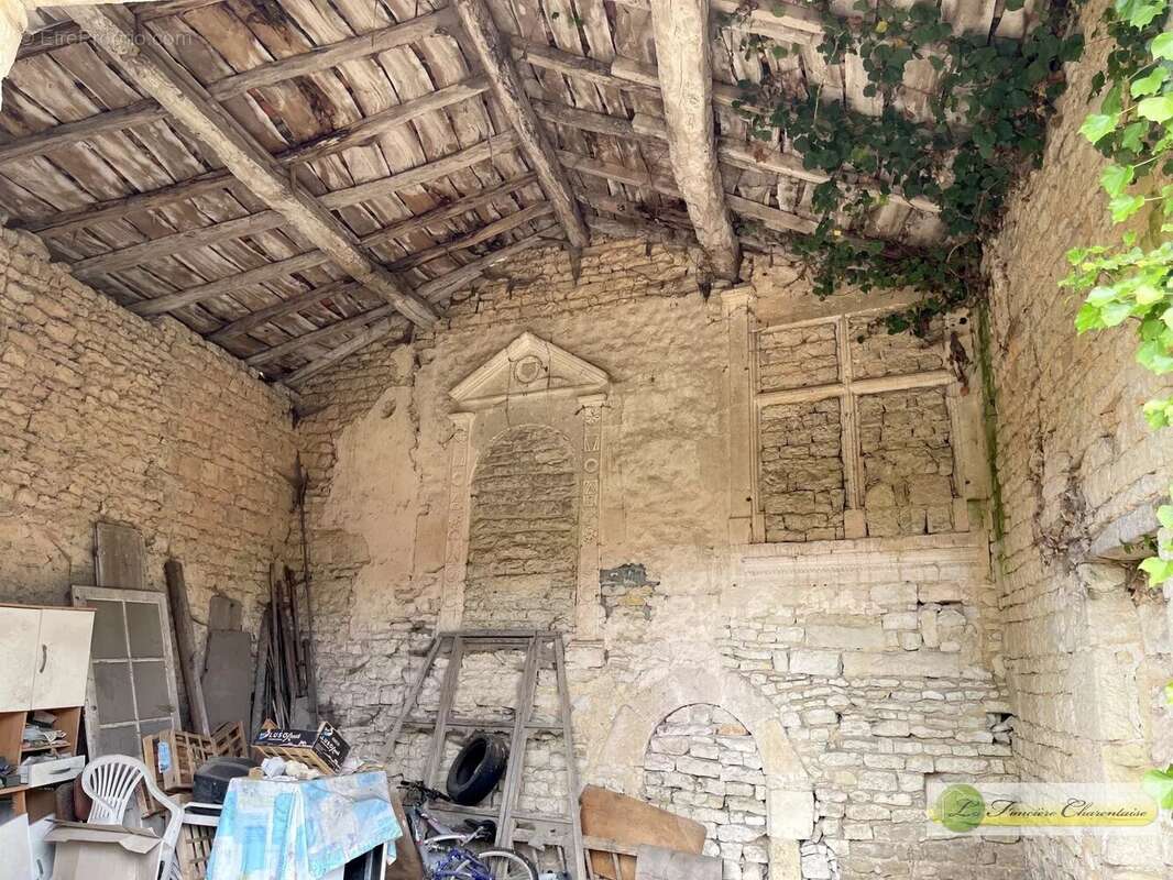 Maison à MARCILLAC-LANVILLE