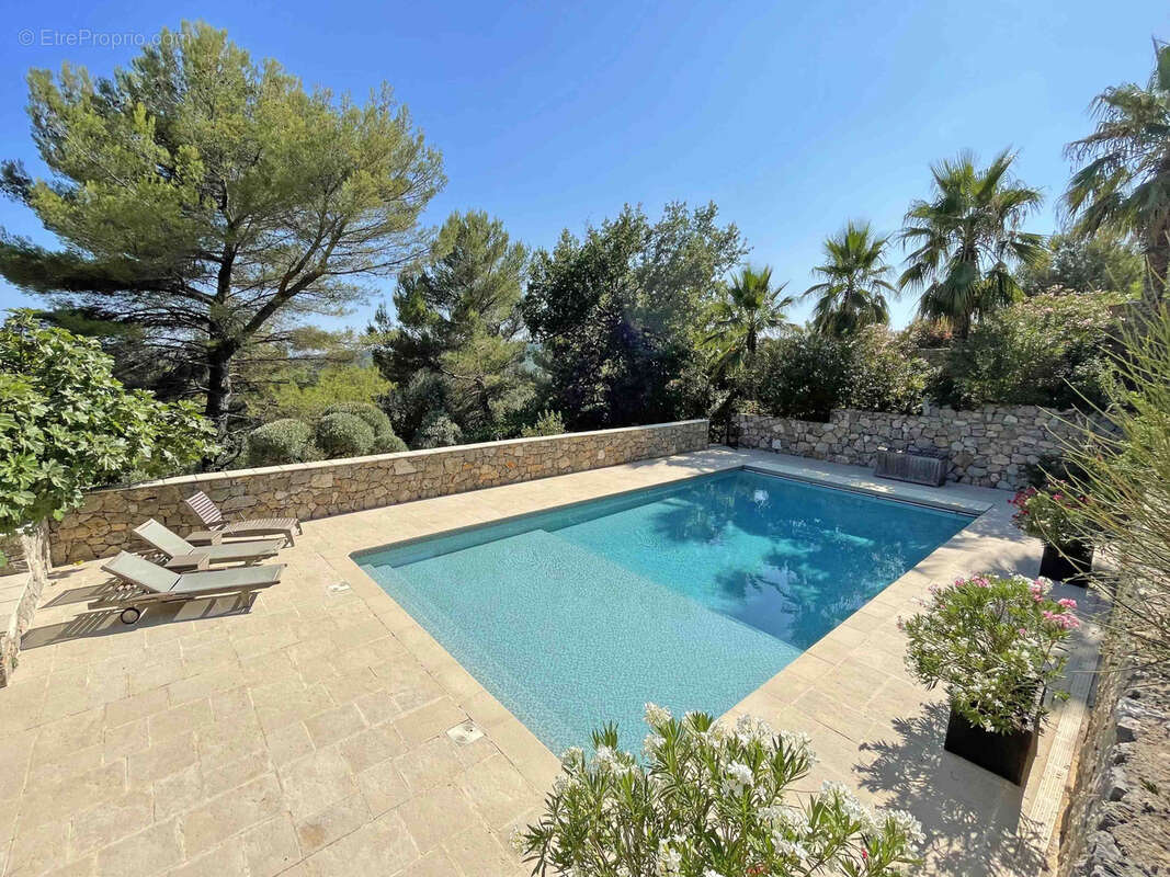 Maison à TOURRETTES-SUR-LOUP