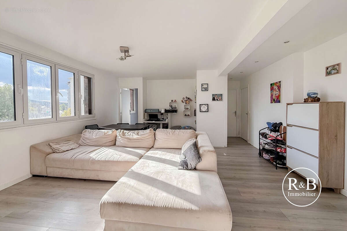 Appartement à LES CLAYES-SOUS-BOIS