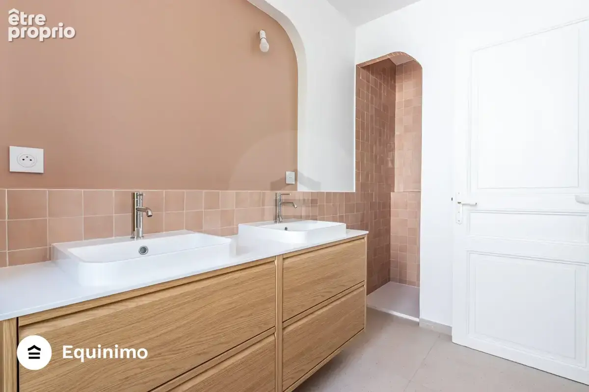 Maison individuelle de 258m2, avec terrasses et jardin, située rue Trouillet Derel - photo 19