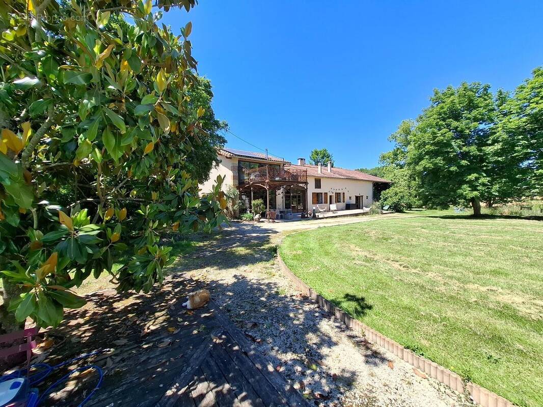 Photo 1 - Maison à VIC-FEZENSAC