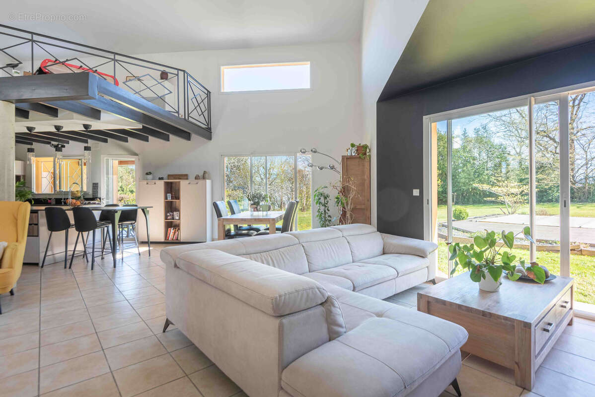 Maison à CAMBLANES-ET-MEYNAC