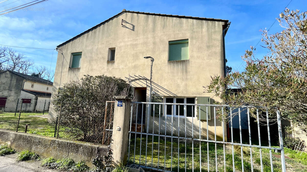 Appartement T3 de 95 m2 avec deux garages et un jardinet - photo 8