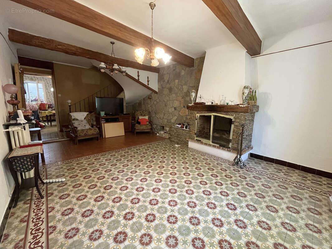 Maison 8 pièces avec cour garage et grenier - photo 7