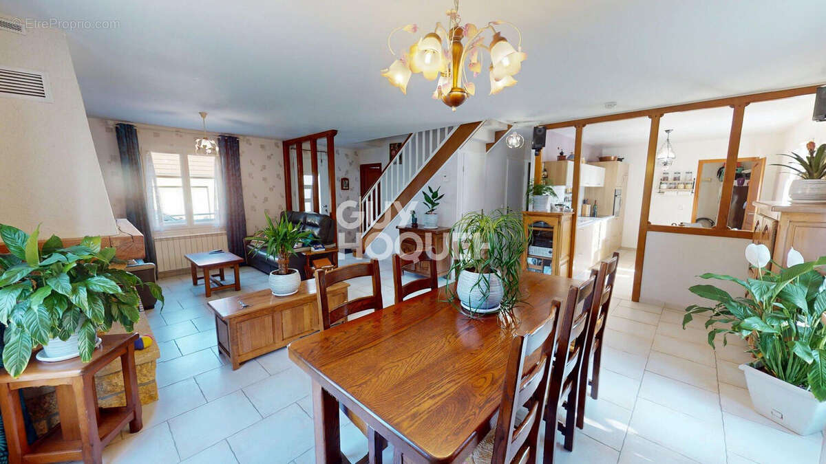 Maison à BRIIS-SOUS-FORGES