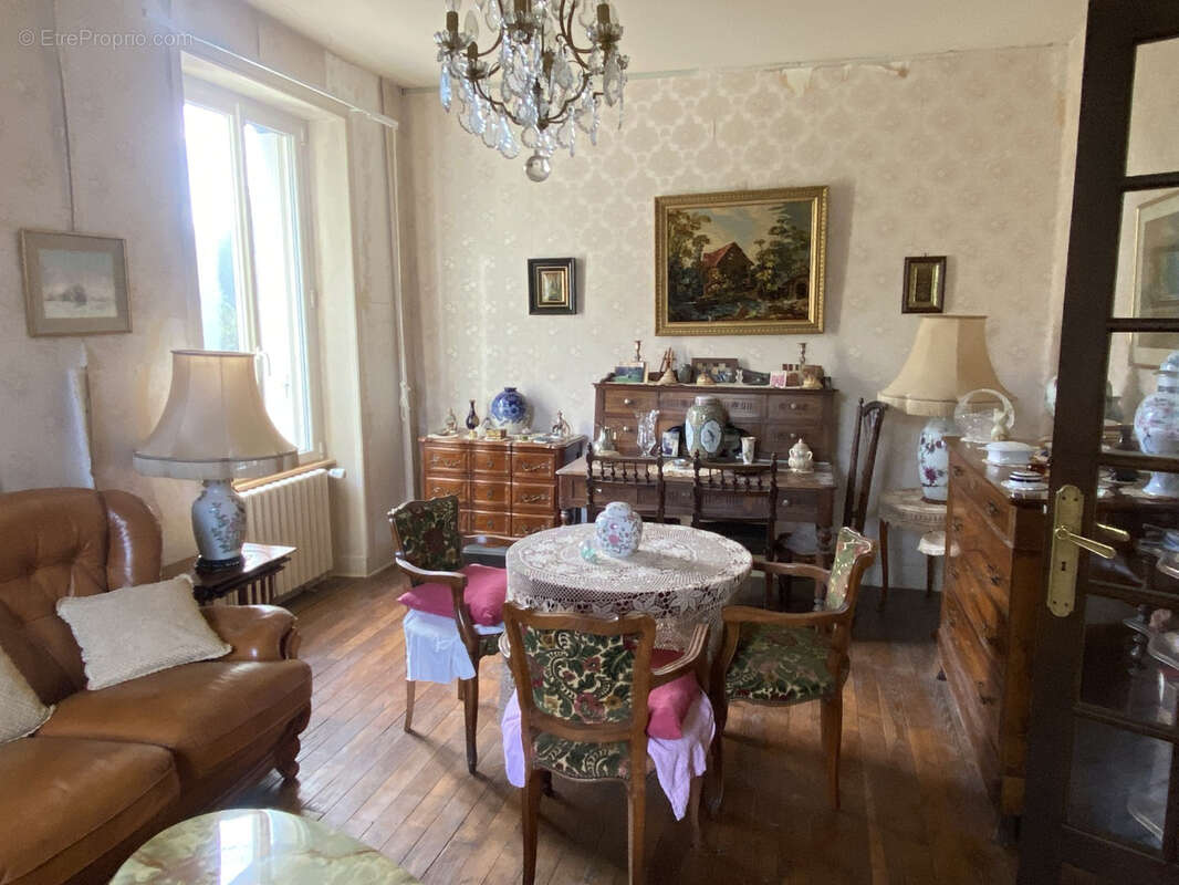 Maison à ARNAC-POMPADOUR