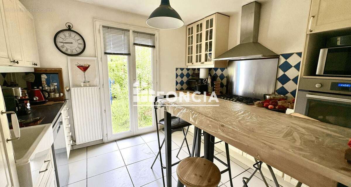 Maison à L'HAY-LES-ROSES