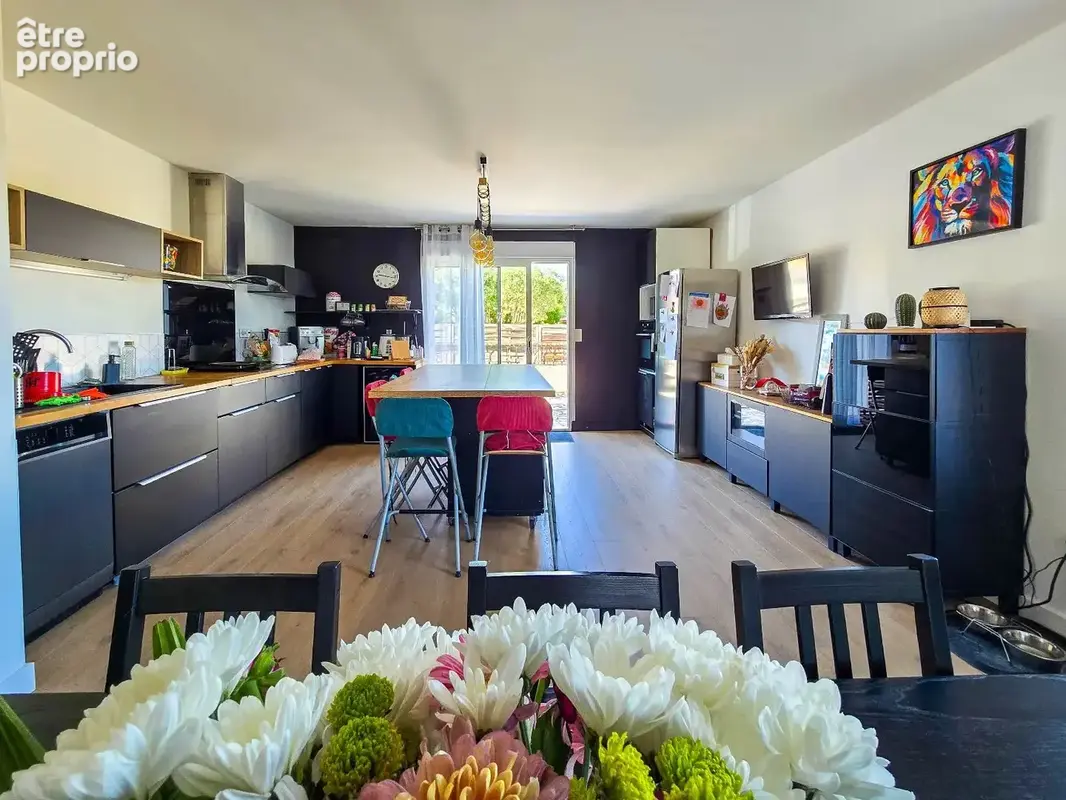 Une maison où il fait bon vivre, avec de beaux espaces intérieurs et extérieurs. - photo 5
